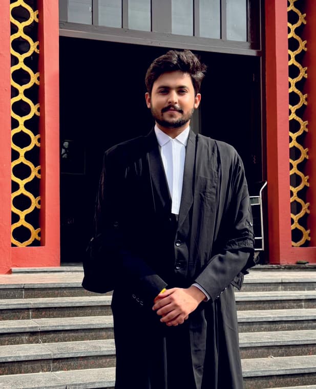 Adv. Kamlesh Manwani